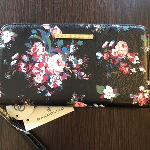 Bandolino women’s wristlet/wallet